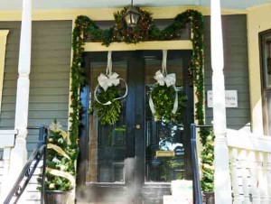 17 Breathtaking Christmas Garland Decorating Ideas – Random Talks