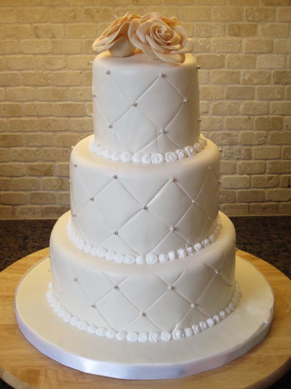 white-wedding-cakes