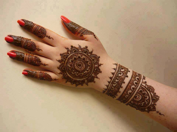 Top 90+ Mehndi Designs For Hands | WeddingBazaar