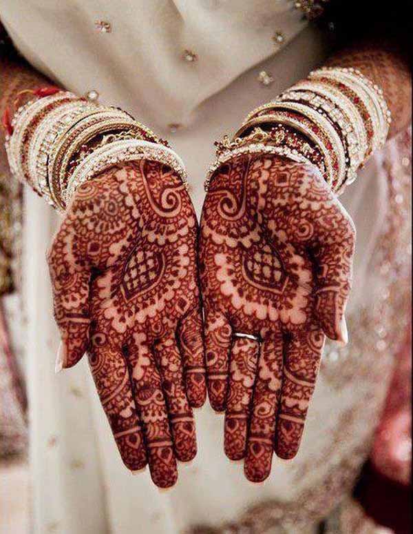 Unique Back hand Bridal Mehndi Design - Wedding Secrets