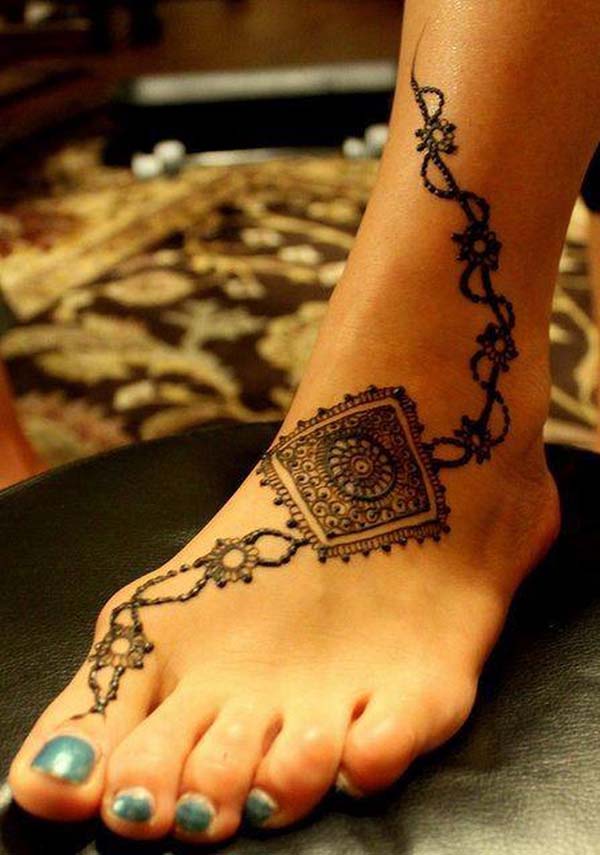 25 Elegant Mehndi Designs for Feet That Will Make You Stand Out